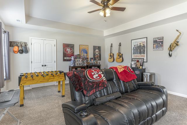 305 Winter Terrace Ln, Clarksville, TN 37040