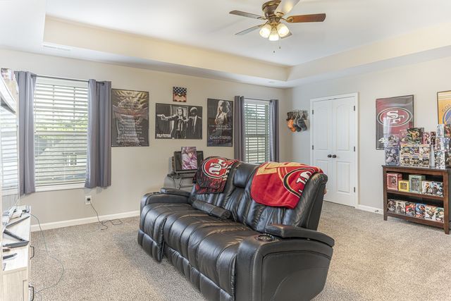 305 Winter Terrace Ln, Clarksville, TN 37040