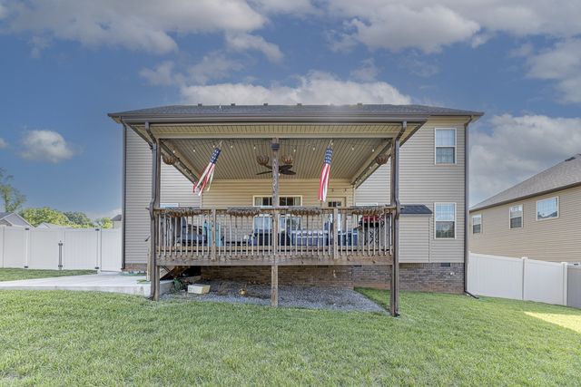 305 Winter Terrace Ln, Clarksville, TN 37040