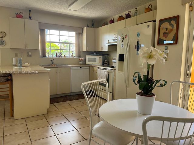 6061 SW 128th Ct, Miami, FL 33183