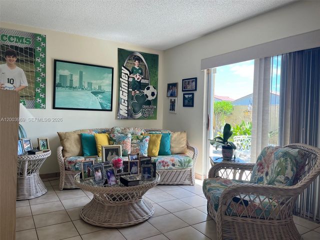 6061 SW 128th Ct, Miami, FL 33183