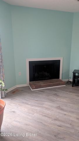 151 Gardiner Lake Rd, Louisville, KY 40205