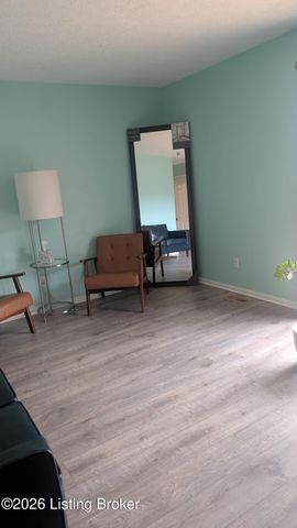 151 Gardiner Lake Rd, Louisville, KY 40205