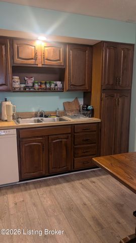 151 Gardiner Lake Rd, Louisville, KY 40205