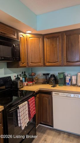 151 Gardiner Lake Rd, Louisville, KY 40205