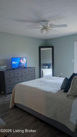 151 Gardiner Lake Rd, Louisville, KY 40205