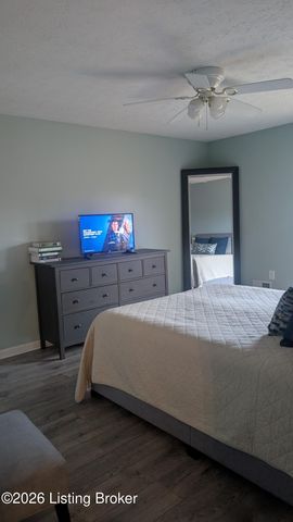 151 Gardiner Lake Rd, Louisville, KY 40205