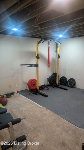 151 Gardiner Lake Rd, Louisville, KY 40205