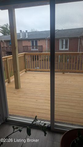 151 Gardiner Lake Rd, Louisville, KY 40205