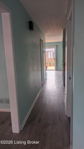 151 Gardiner Lake Rd, Louisville, KY 40205