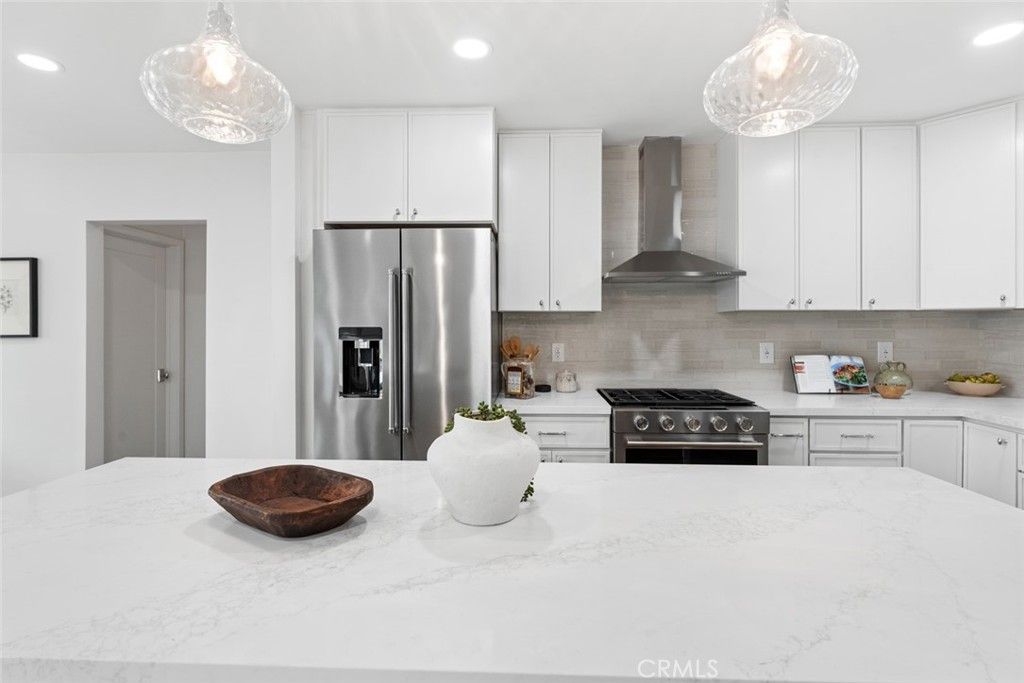 Image 11 of property listing at 2271 Mira Mar, Long Beach, CA 90815