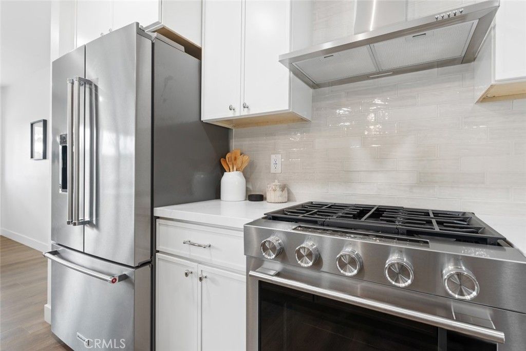 Image 15 of property listing at 2271 Mira Mar, Long Beach, CA 90815