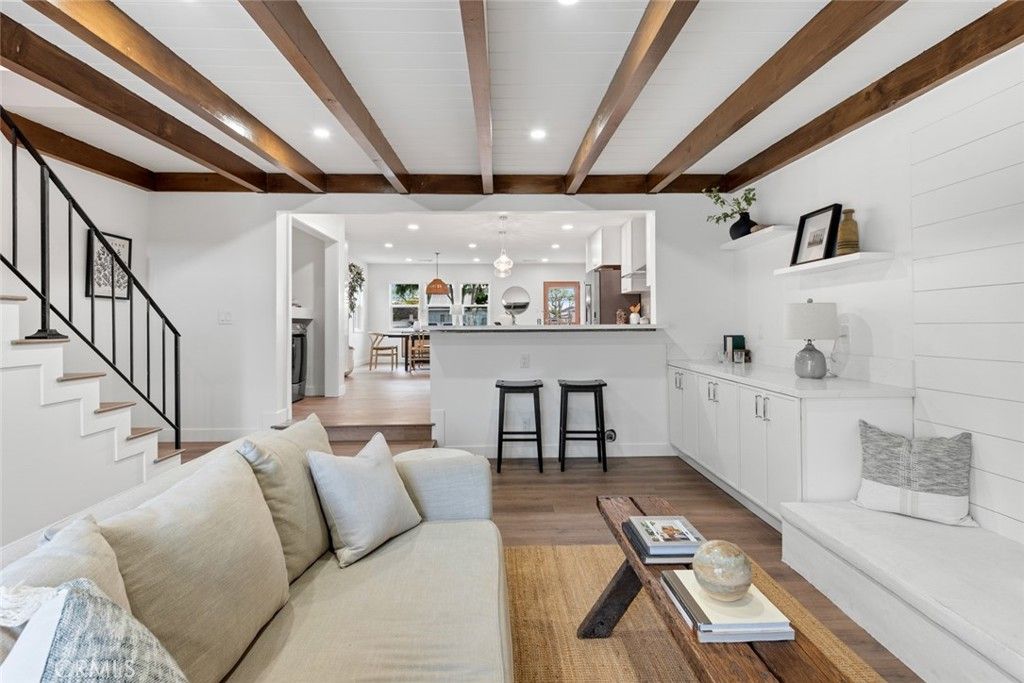 Image 2 of property listing at 2271 Mira Mar, Long Beach, CA 90815