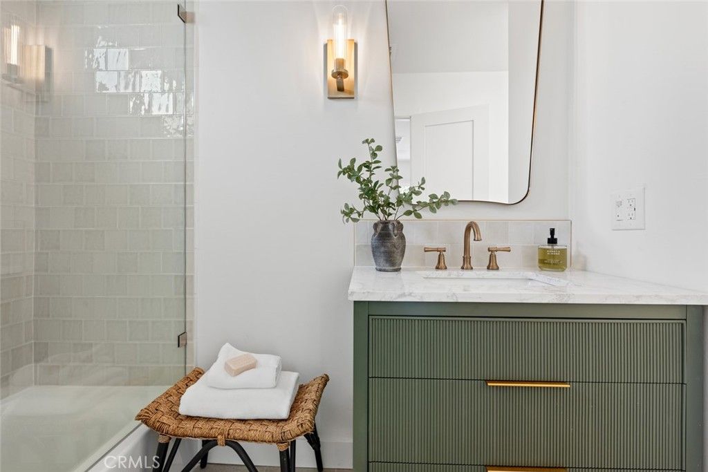 Image 23 of property listing at 2271 Mira Mar, Long Beach, CA 90815