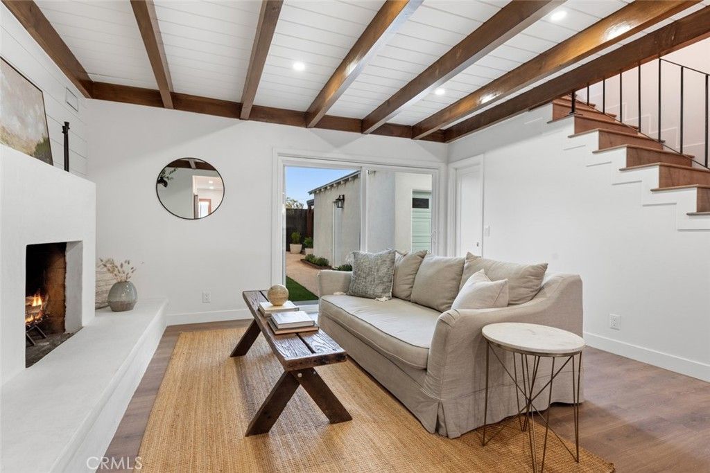 Image 3 of property listing at 2271 Mira Mar, Long Beach, CA 90815