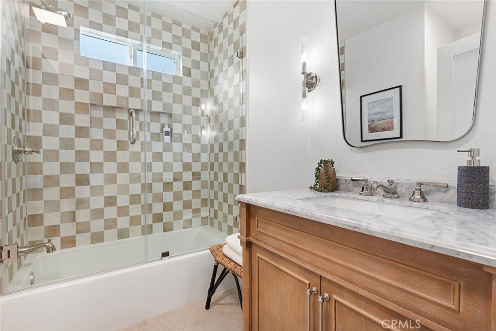 Image 31 of property listing at 2271 Mira Mar, Long Beach, CA 90815