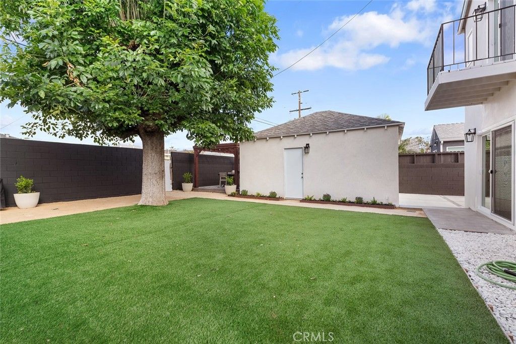 Image 33 of property listing at 2271 Mira Mar, Long Beach, CA 90815