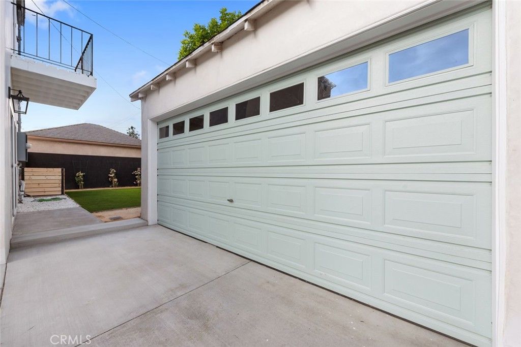 Image 35 of property listing at 2271 Mira Mar, Long Beach, CA 90815