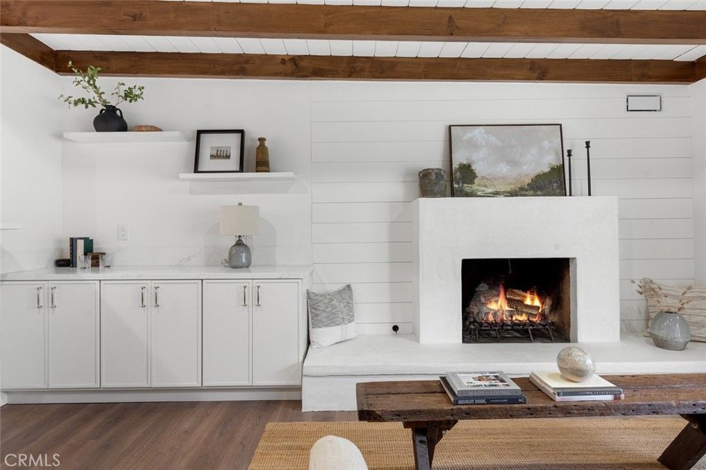 Image 5 of property listing at 2271 Mira Mar, Long Beach, CA 90815