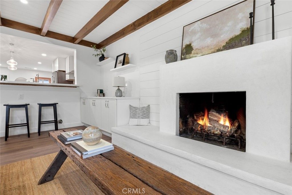 Image 6 of property listing at 2271 Mira Mar, Long Beach, CA 90815