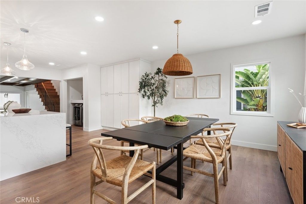 Image 9 of property listing at 2271 Mira Mar, Long Beach, CA 90815