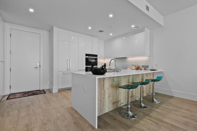 220 Lake Shore Drive 1913, Lake Park, FL 33403