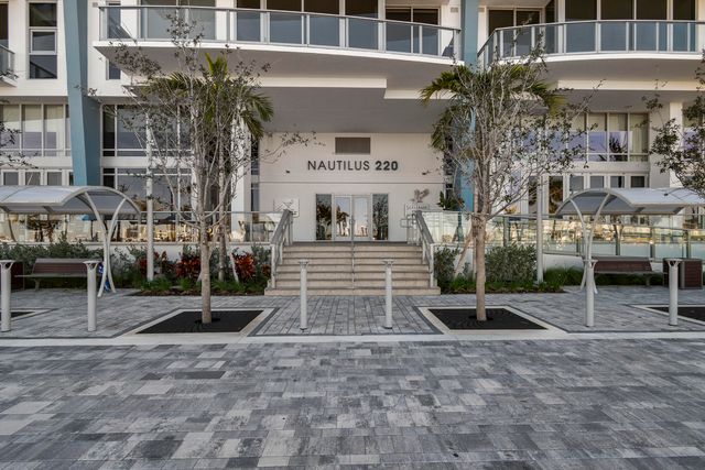 220 Lake Shore Drive 1913, Lake Park, FL 33403