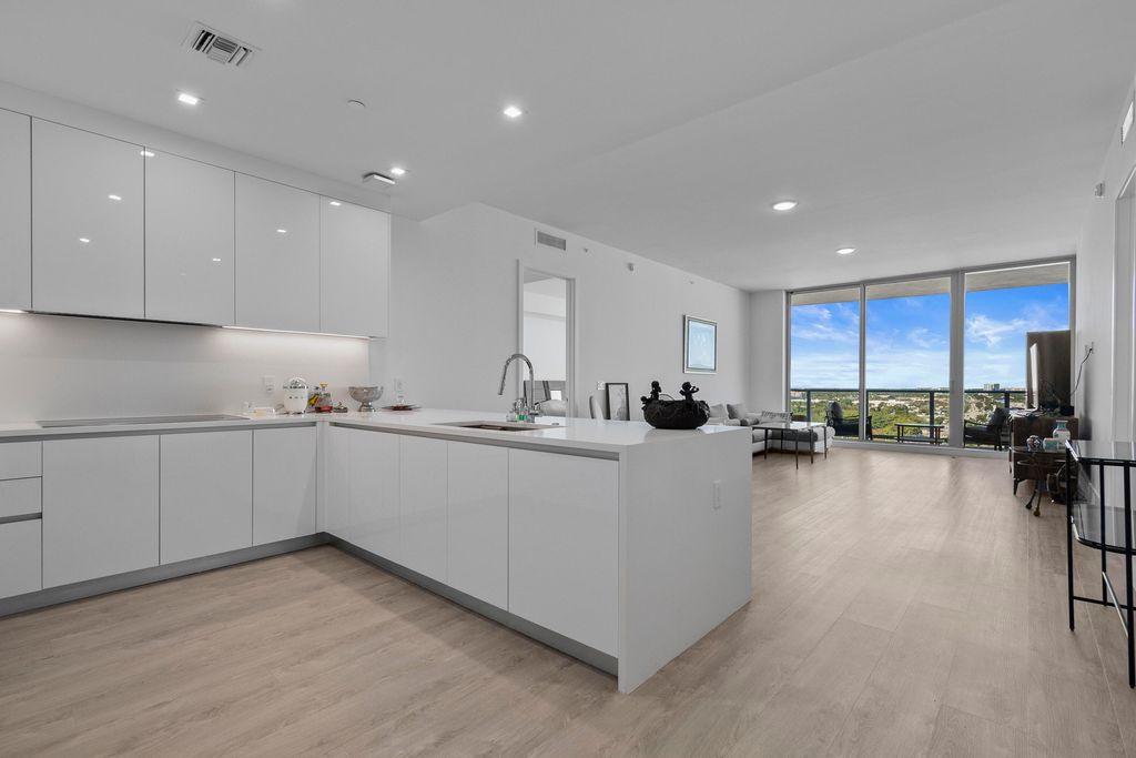 220 Lake Shore Drive 1913, Lake Park, FL 33403