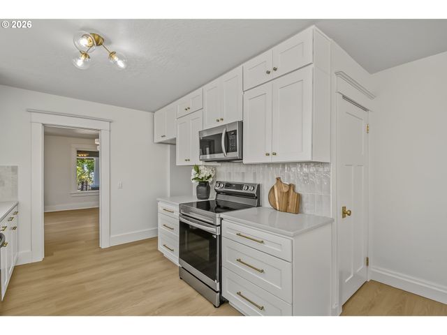 9131 N LOMBARD St, Portland, OR 97203