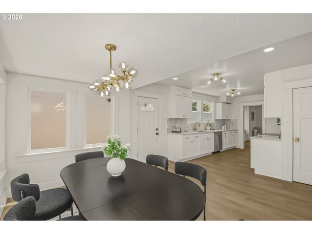 9131 N LOMBARD St, Portland, OR 97203