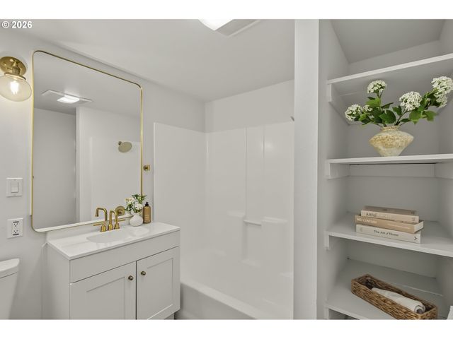 9131 N LOMBARD St, Portland, OR 97203