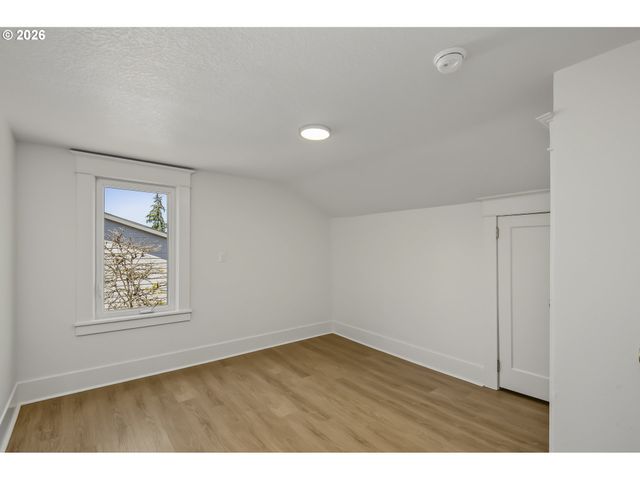 9131 N LOMBARD St, Portland, OR 97203