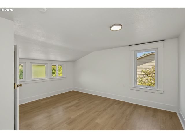 9131 N LOMBARD St, Portland, OR 97203