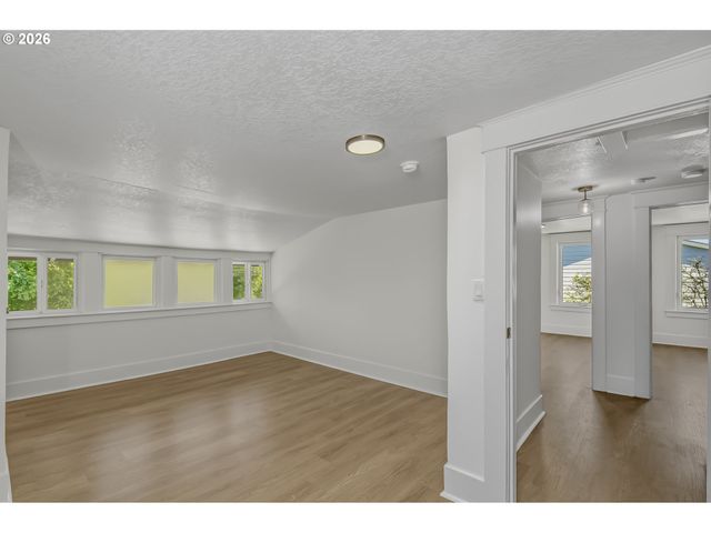 9131 N LOMBARD St, Portland, OR 97203