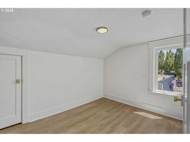 9131 N LOMBARD St, Portland, OR 97203