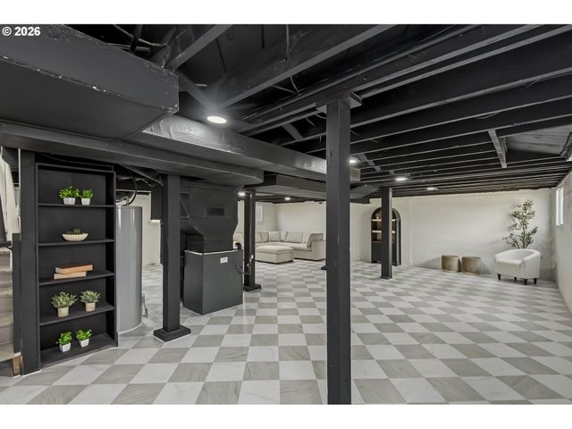 9131 N LOMBARD St, Portland, OR 97203