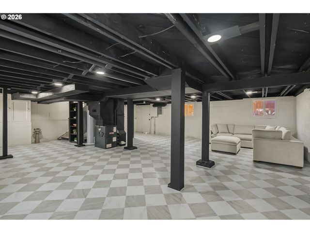 9131 N LOMBARD St, Portland, OR 97203