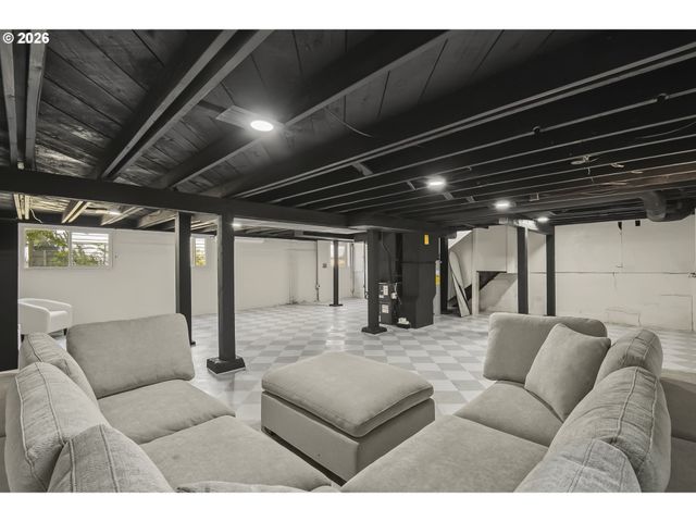 9131 N LOMBARD St, Portland, OR 97203