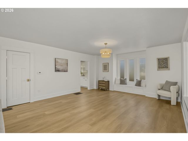 9131 N LOMBARD St, Portland, OR 97203
