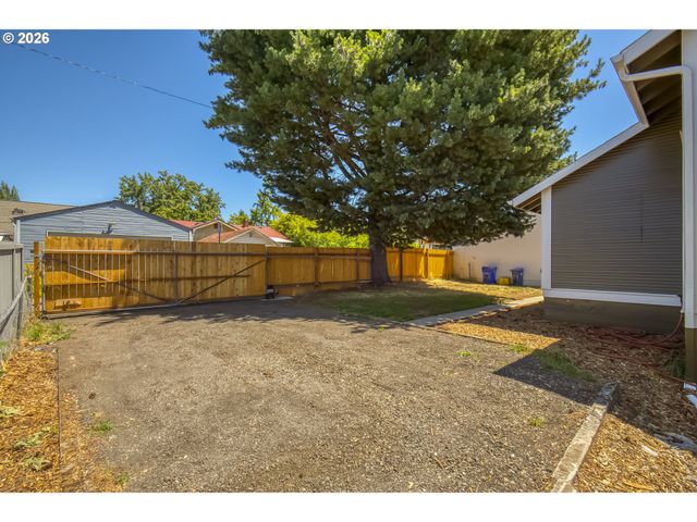9131 N LOMBARD St, Portland, OR 97203
