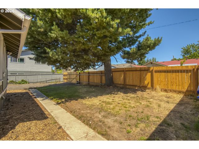 9131 N LOMBARD St, Portland, OR 97203