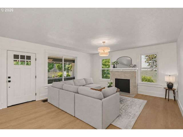 9131 N LOMBARD St, Portland, OR 97203