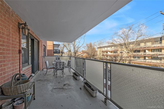 20 Canterbury Road 2C, Great Neck, NY 11021