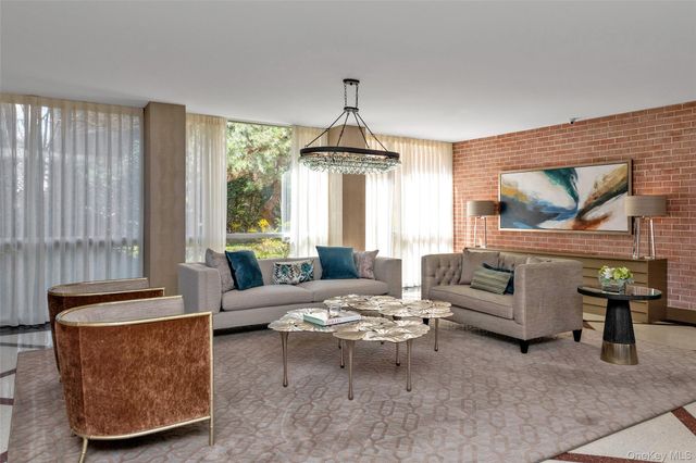 20 Canterbury Road 2C, Great Neck, NY 11021