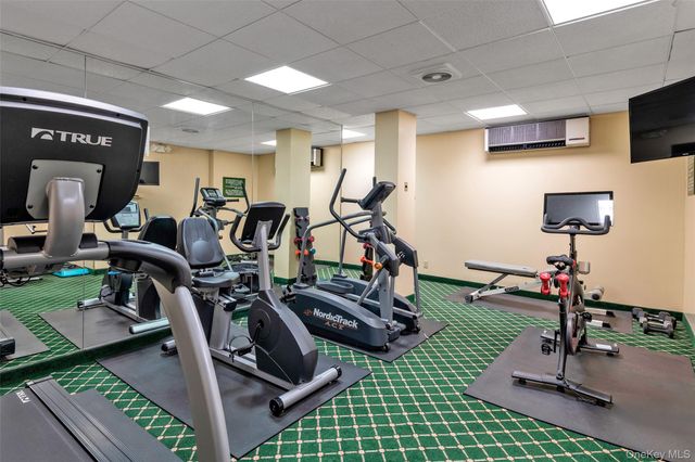 20 Canterbury Road 2C, Great Neck, NY 11021