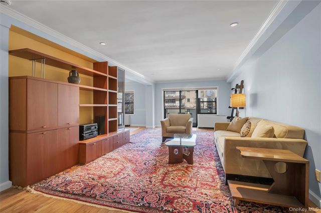 20 Canterbury Road 2C, Great Neck, NY 11021