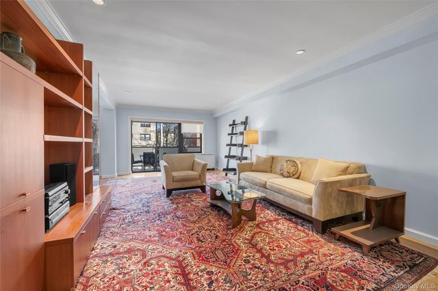 20 Canterbury Road 2C, Great Neck, NY 11021