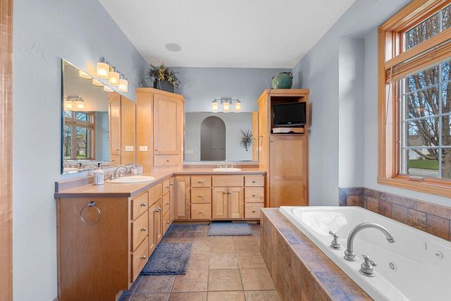 3128 WARM SPRINGS DRIVE, Green Bay, WI 54311