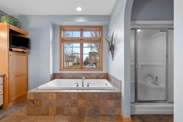 3128 WARM SPRINGS DRIVE, Green Bay, WI 54311