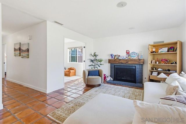 6475 Canyon Vista Ct, San Diego, CA 92111